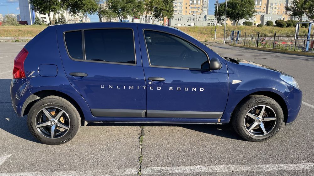 Автомобіль Dacia Sandero