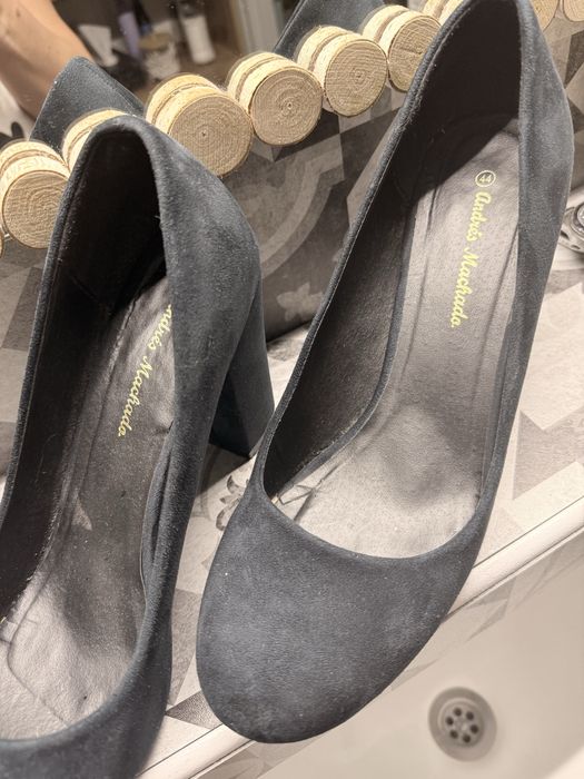 Ciemne zamszowe czółenka 44