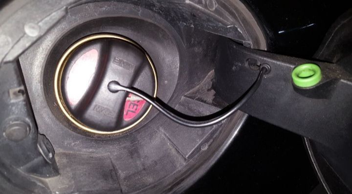 Cabo de segurança tampão combustível - BMW E81/E87/E88/E46/E90/E91/F20