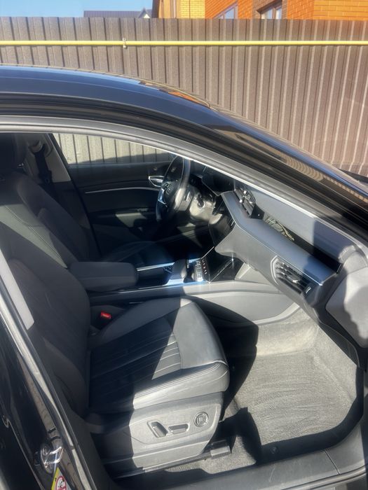 Прадом авто Audi etron