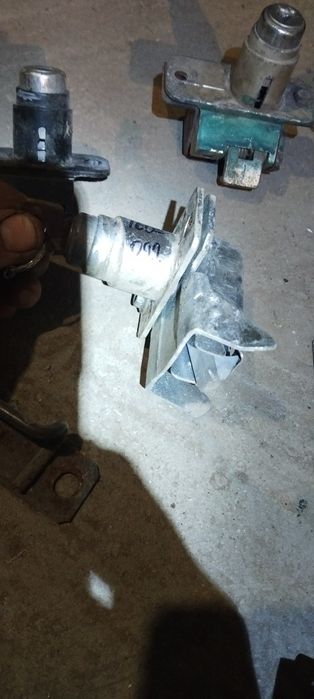 Опоры боковые задней полки ваз 2108,2109
