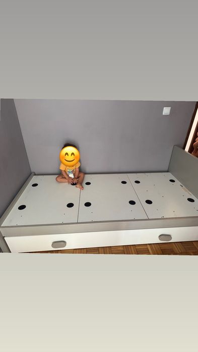 Cama de solteiro  , que tem outra cama embaixo