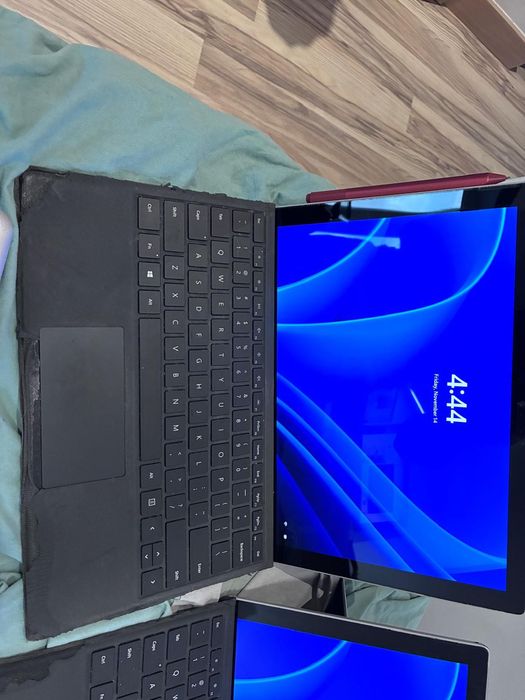 2 Microsoft Surface Pro430450288456509443