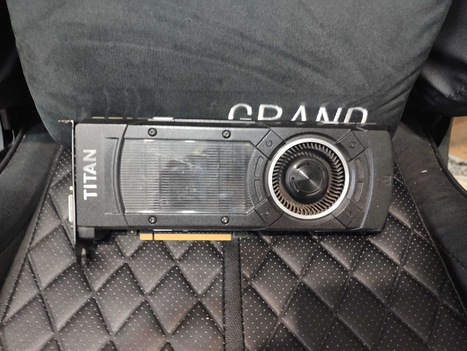 GTX Titan X 12GB (рівень GTX 1070 / 980 Ti)
