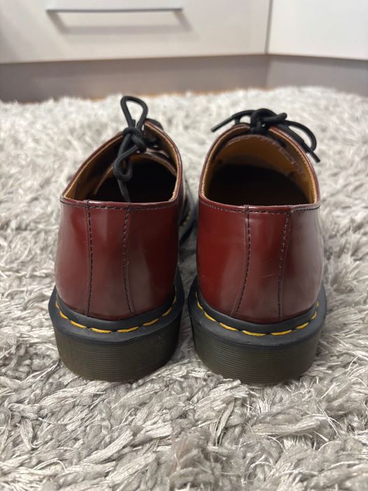 wiśniowe buty dr. martens doc’s 1461