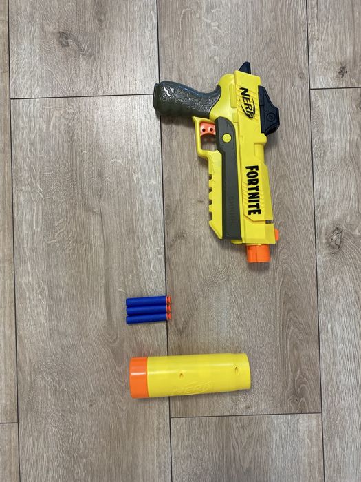 Продам бластер трьохзарядний Nerf Fortnite
