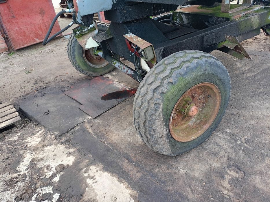 Oś z kołami 10 na 15.3