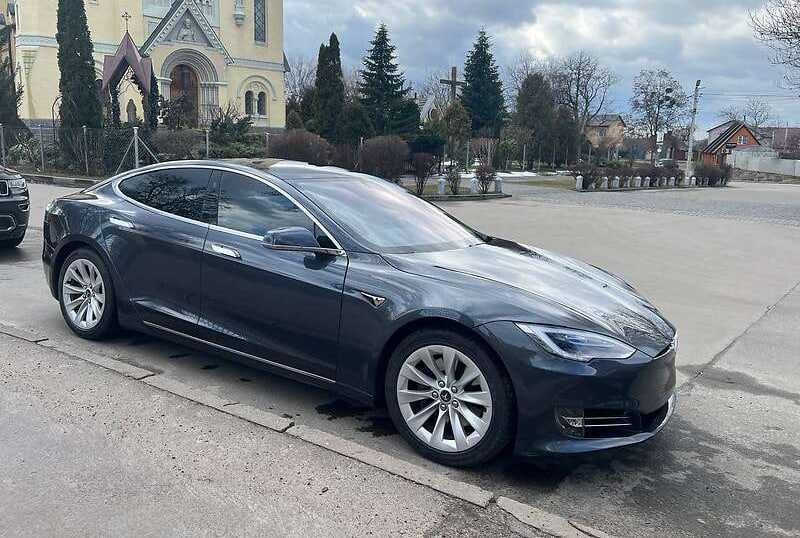 Tesla Model S 2018