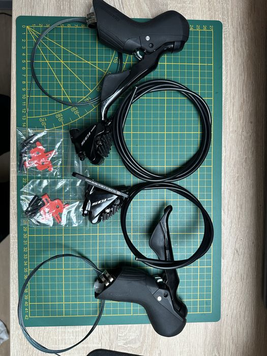 Klamkomanetki z hamulcami Shimano 105