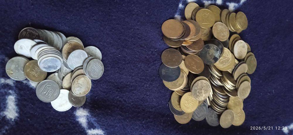 Монети різних краін все одним лотом