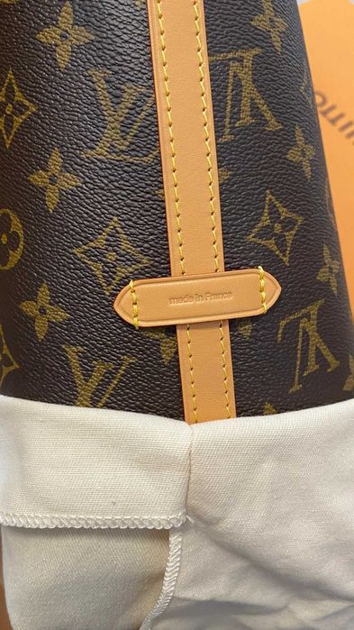 LV carryall shoulder bag