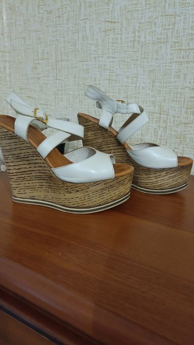 Шкіряні босоніжки