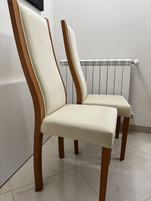Mesa de jantar e cadeiras