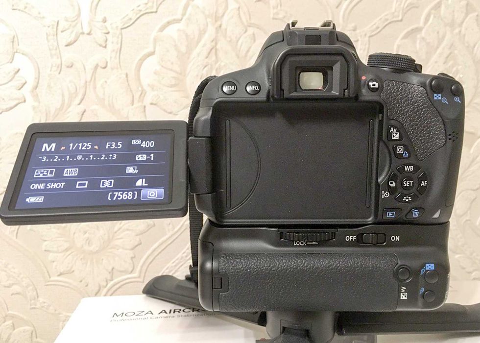 продам Canon 700D
