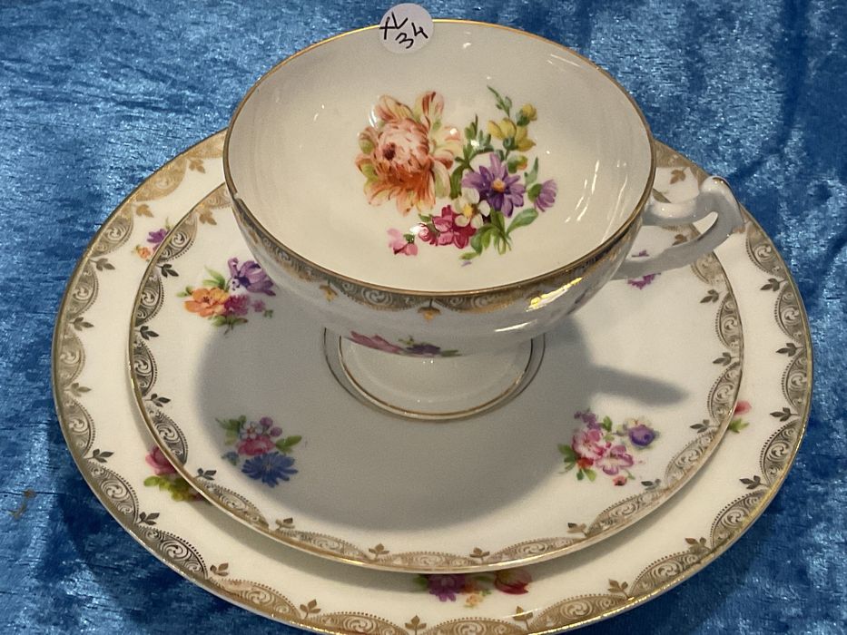 Chavena de chá porcelana pé alto ,anúncios abaixo