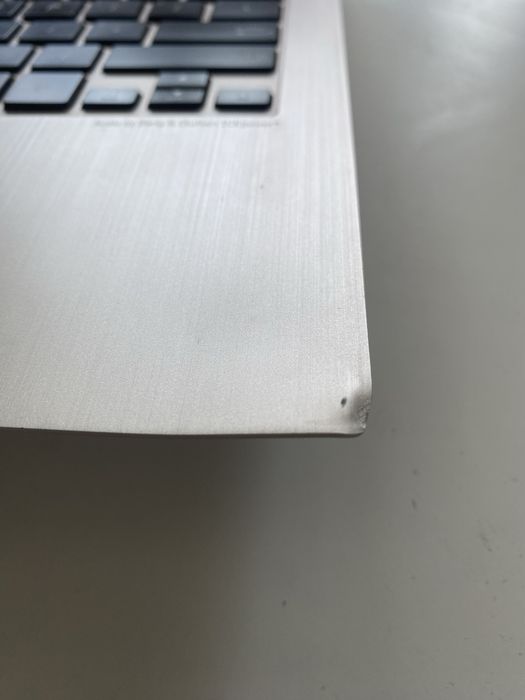 ASUS Zenbook UX21A / i5 / 4GB RAM / SSD 128GB / Sprawny + Etui i Zasilacz