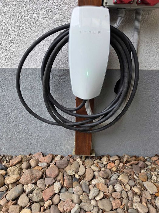 Tesla Wall Connector 22kW type 2  wallbox