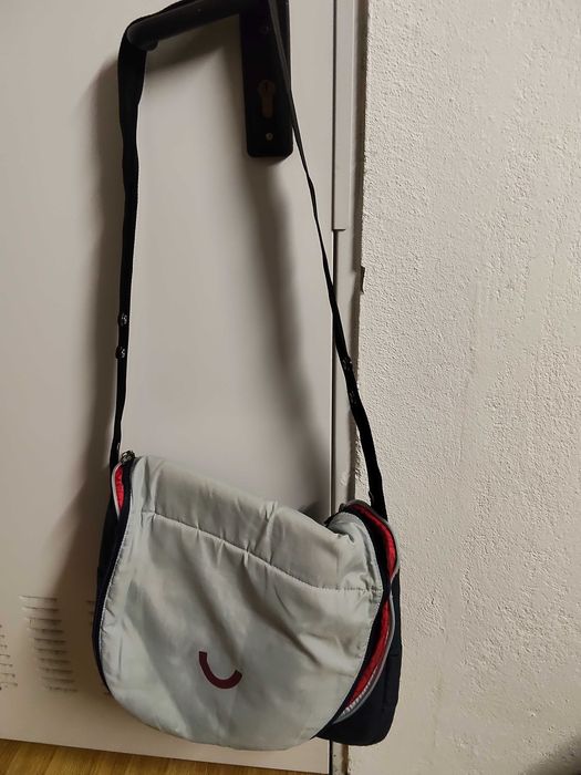 Carrinho e alcofa para bébé e criança