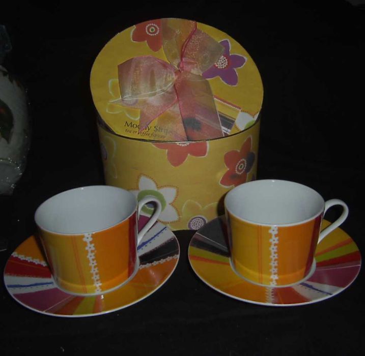 Caixa com 2 chávenas café/chá, novas