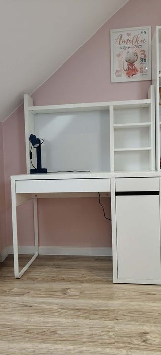 Biurko z nadstawką Ikea MICKE białe plus krzesełko i lampka.