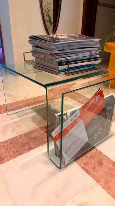 1 mesa apoio de vidro