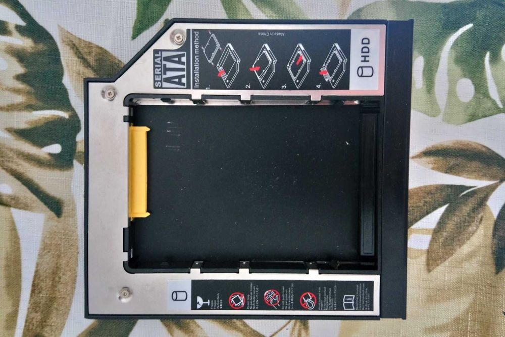 2 caixas sata e cartões CF / microdrive