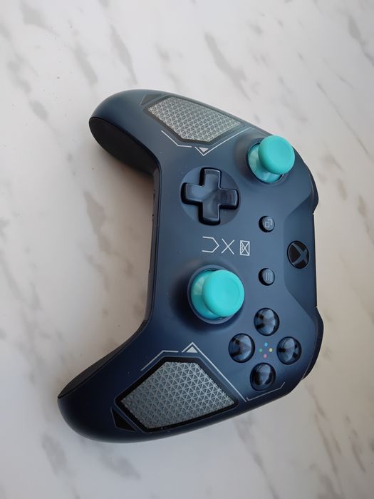 Xbox one x 1Tb kinect 2.0 з адаптером xbox controller gta5 навушники