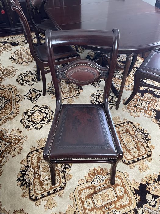 Mesa de jantar mogno com 6 cadeiras