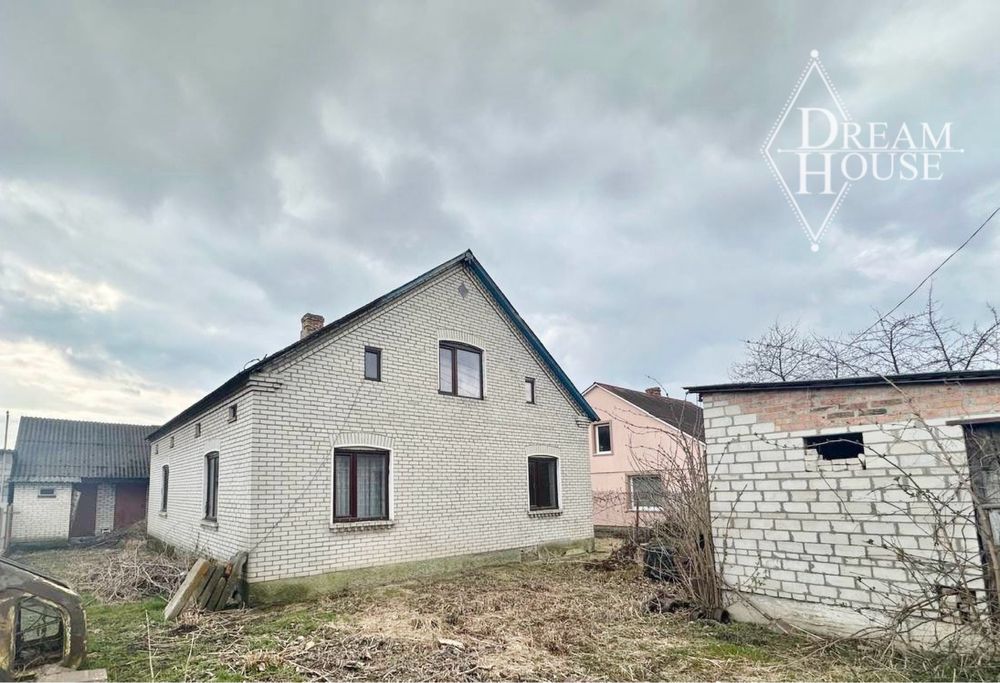 Продаж будинку з білої цегли