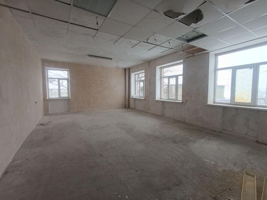 Продаж  Двоповерхової будівлі під комерцію в центрі Димера