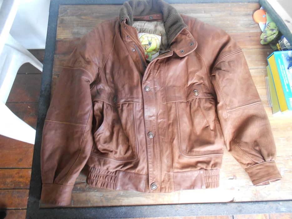 Casaco blusao pele genuina pouco uso fabricado Portugal Riccioli
