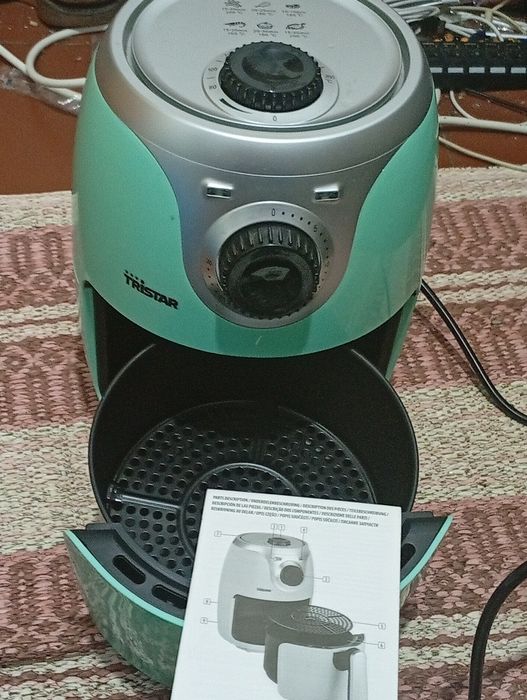 Mini Crispy Frier da Tristar toda nova com manual de instruções