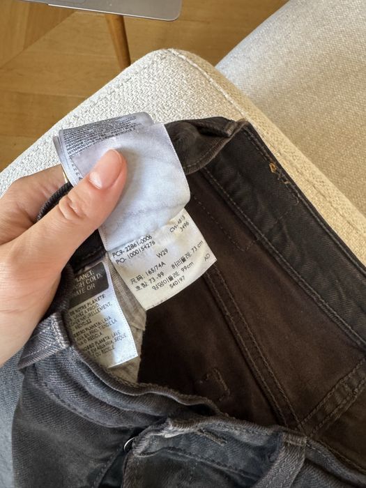 Levis czarne spodnie mom jeans postrzępione wysoki stan 501