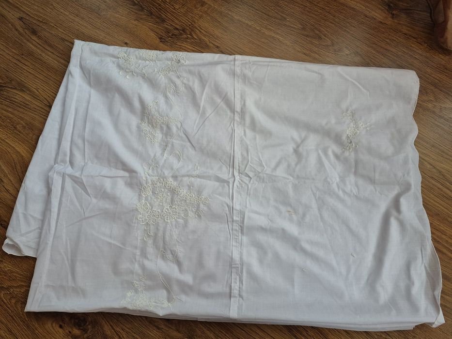 Віддам скатертини та серветки