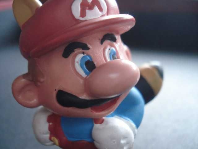 Rara mini figura do jogo Nintendo super Mário Tannoki de 1992
