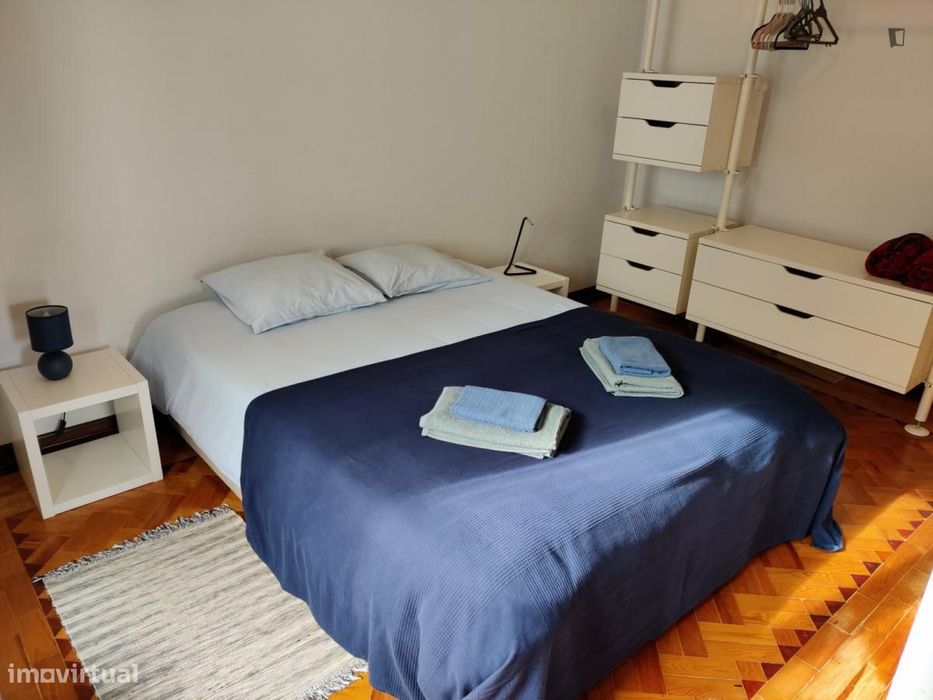 Quarto - localizado em Peniche