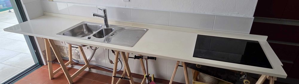 Banca de Cozinha em pedra SILSTONE completa