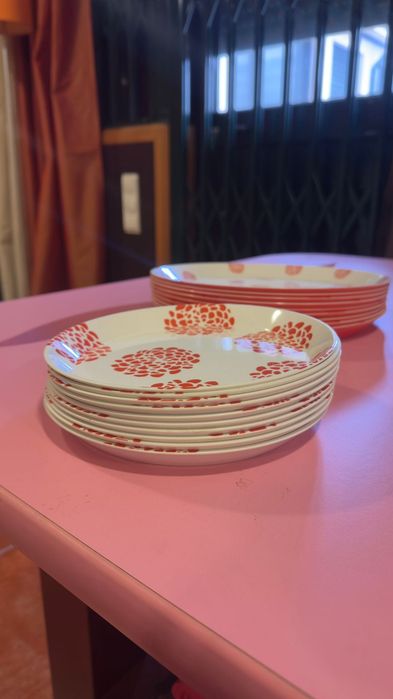Conjunto de pratos e copos ikea