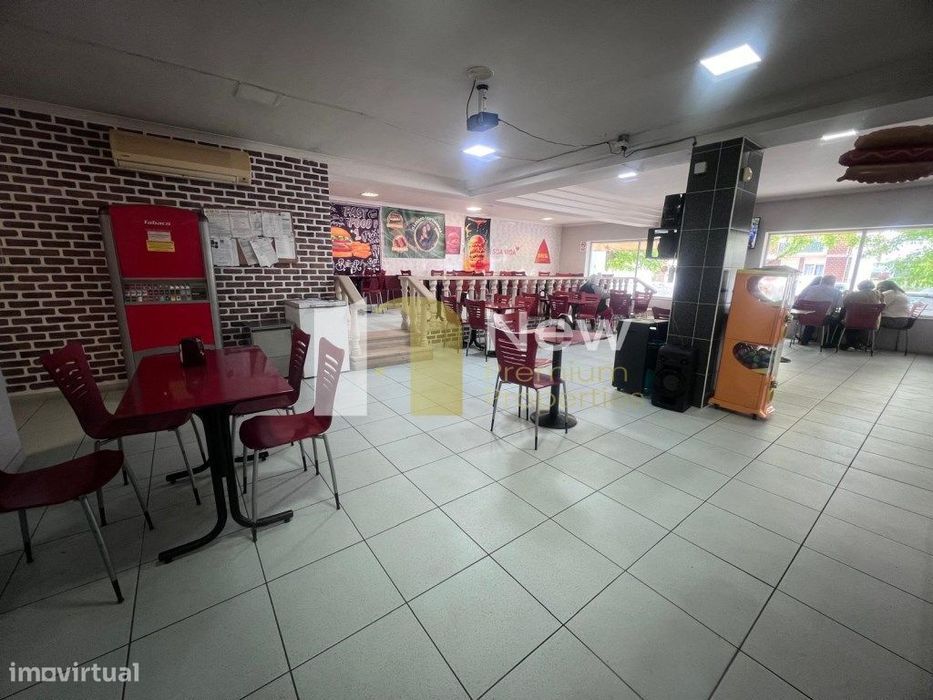 Trespasse de Café/Pastelaria na Cruz da Areia - Leiria.