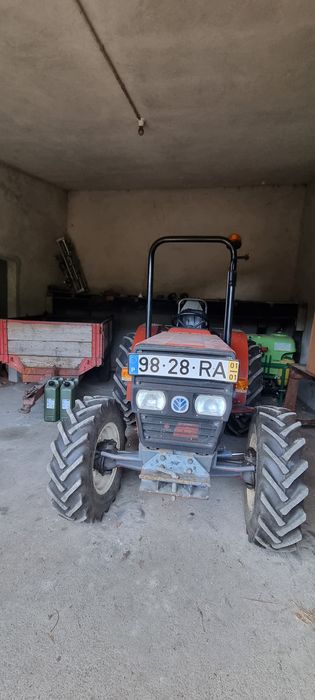 Trator New Holland 35-66 DT + Reboque  basculante + Caixa de Carga