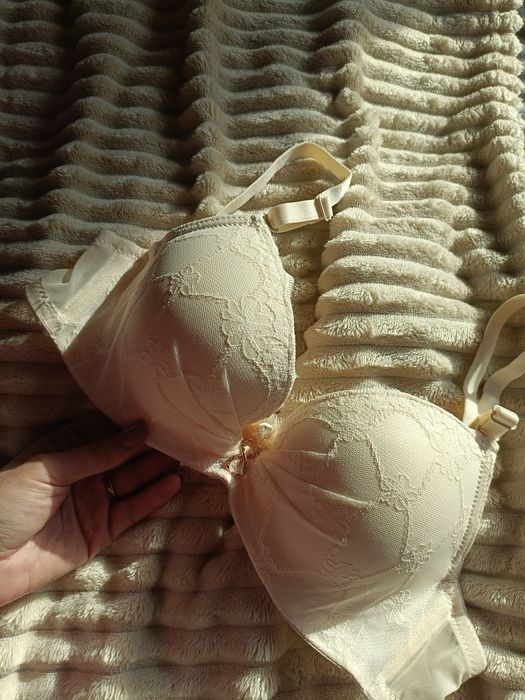 Nowy biustonosz 80 B koronkowy delikatny push up