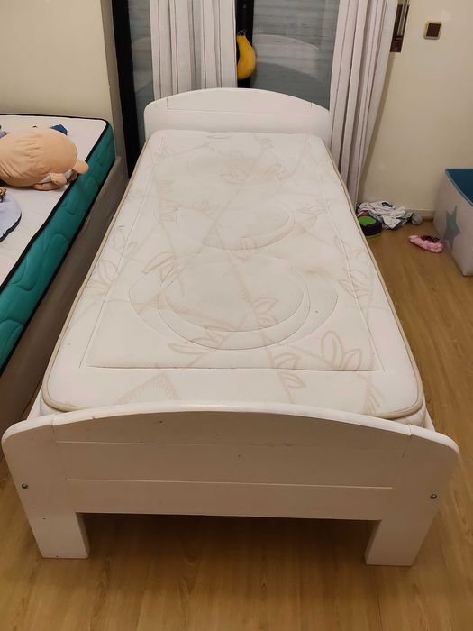 Cama solteiro branca