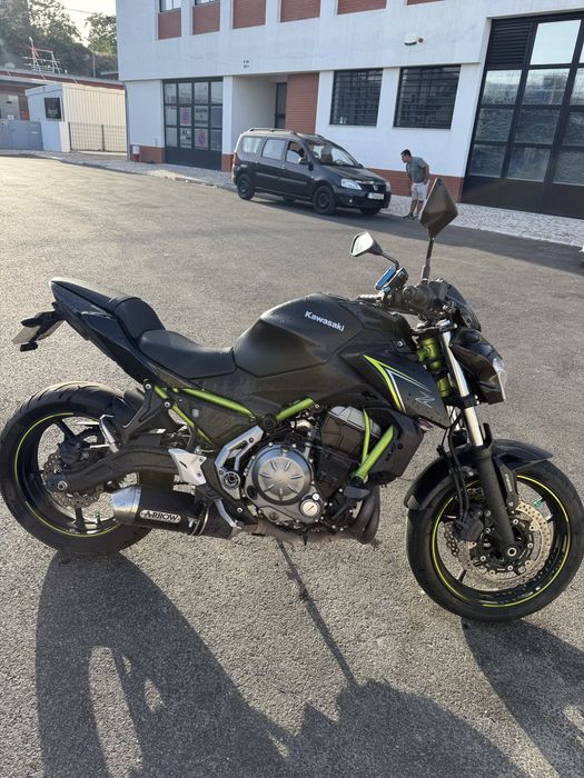 Kawasaki Z650 como nova