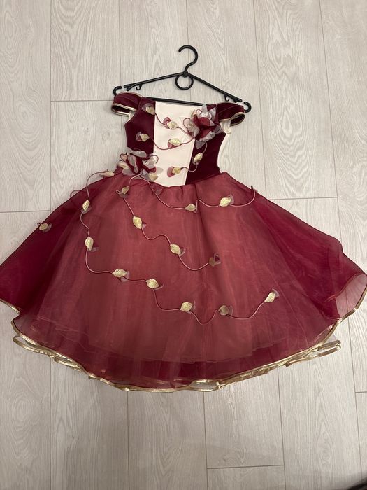 Нарядна сукня дівоча