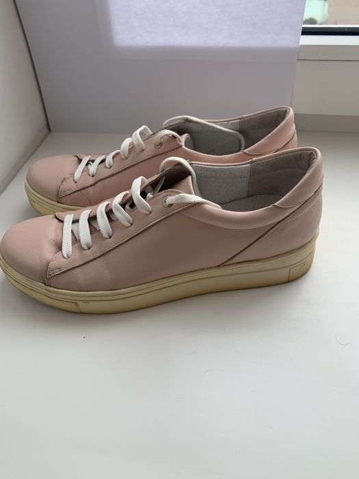 Бесплатно кроссовки кожаные, б/у, размер 37