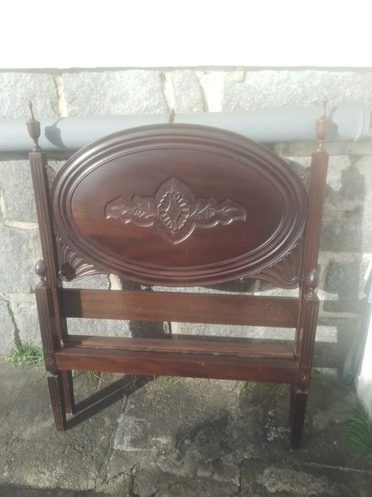 Cama Solteiro Maciça de freijó