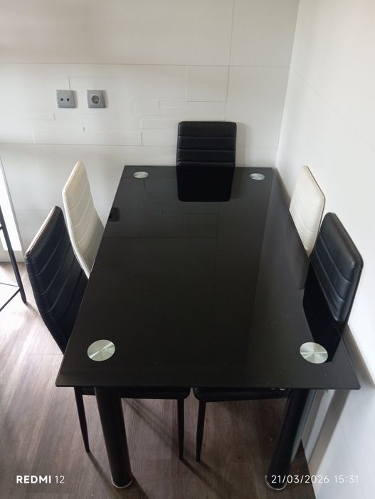 Mesa de vidro preta