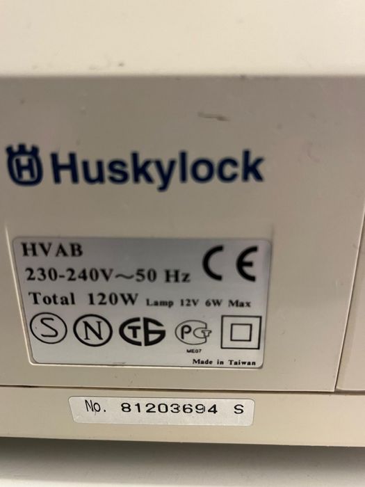 Maszyna do szycia Overlock Husqvarna Huskylcok 90