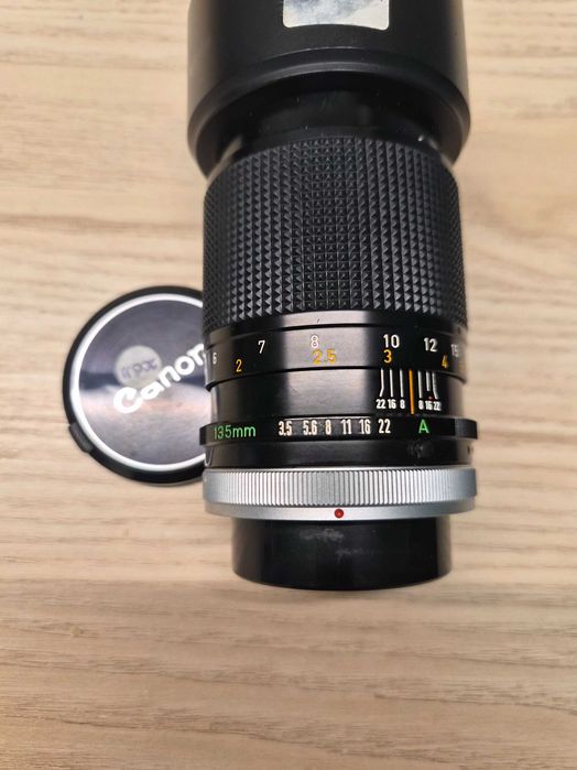 Objetiva Canon FD 135mm f/3.5 vintage com estojo