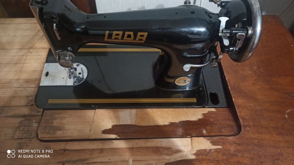 Швейная машинка Лада